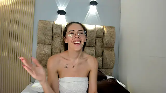 Snapshot of yulievans chatting on 18, 3, 2025 yulievans online show from 18, 3, 2025