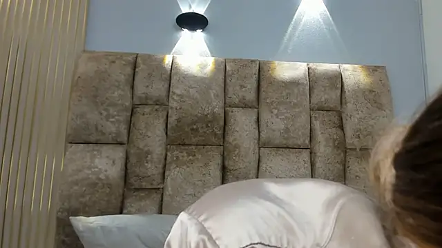 Snapshot of yulievans chatting on 22, 2, 2025 yulievans online show from 22, 2, 2025