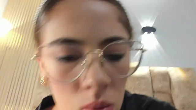 Snapshot of yulievans chatting on 20, 2, 2025 yulievans online show from 20, 2, 2025
