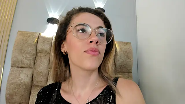 Snapshot of yulievans chatting on 17, 3, 2025 yulievans online show from 17, 3, 2025