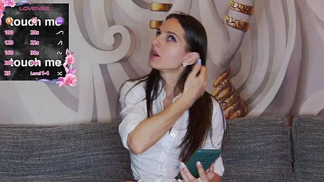 hailey peach online show from 22, 4, 2026