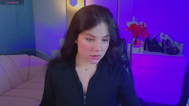 Jenna Adams  online show from 5, 11, 2025