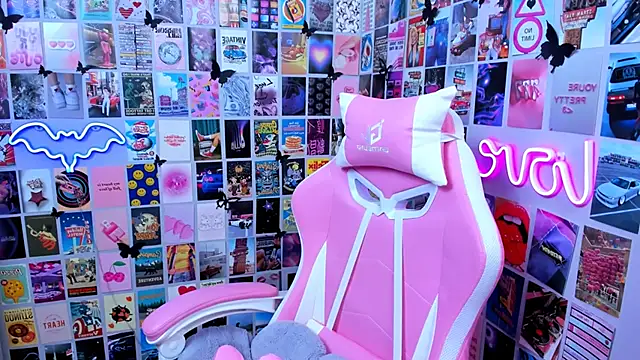 MiaMilas online show from 8, 10, 2025