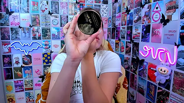 MiaMilas online show from 22, 10, 2025