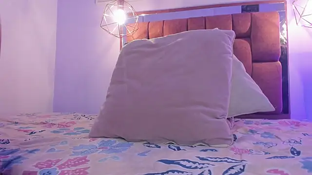 kristakinnky online show from 9, 10, 2025