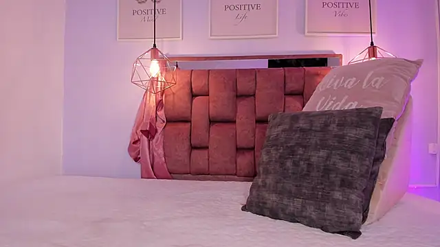 kristakinnky online show from 2, 4, 2026