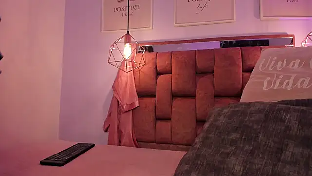 kristakinnky online show from 10, 4, 2026