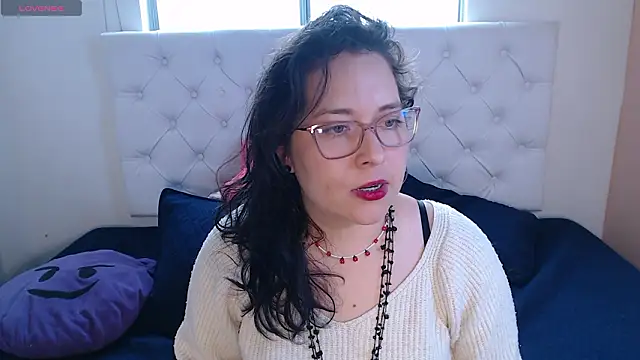 May Carlier online show from 4, 3, 2026