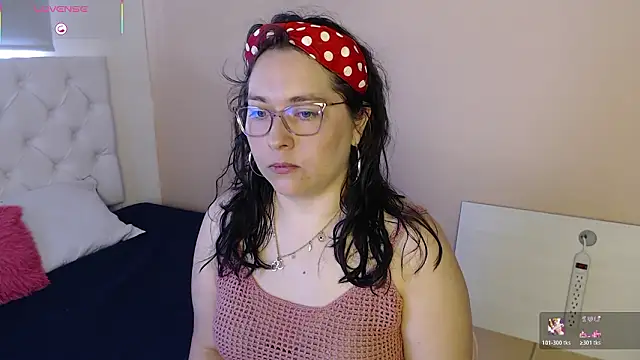 May Carlier online show from 5, 2, 2026