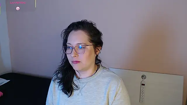 May Carlier online show from 3, 2, 2026