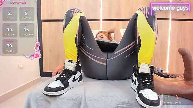 adela chase online show from 20, 11, 2025