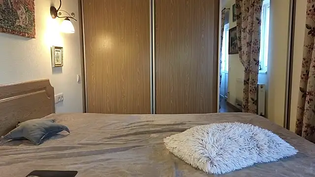 Tutti Frutt1s online show from 12, 4, 2026