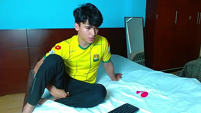 LiamEvans 0 online show from 11, 2, 2025