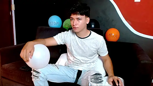 LiamEvans 0 online show from 11, 3, 2025