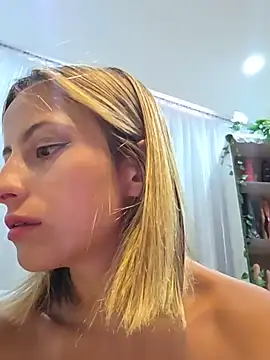 HottCandy21 online show from 4, 8, 2026
