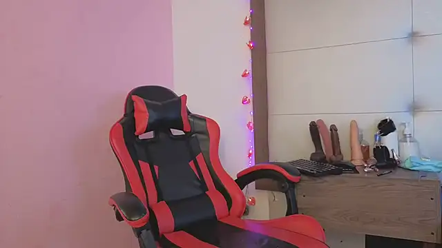 Alisson Freckles online show from 5, 3, 2026