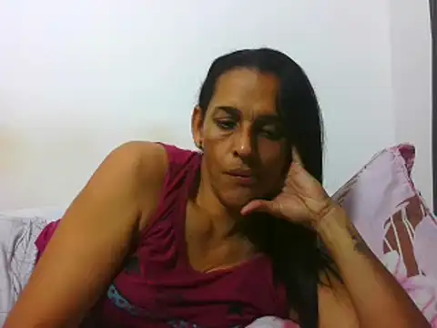 latinbrunettet online show from 18, 3, 2025