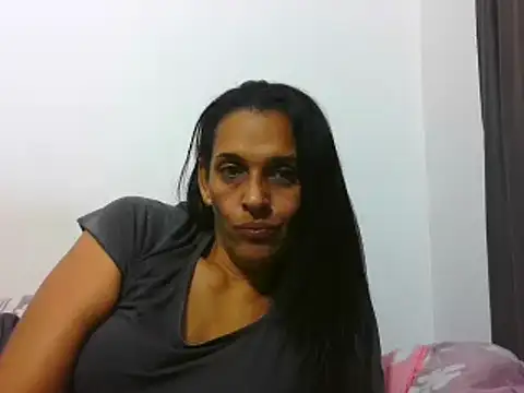 latinbrunettet online show from 5, 3, 2025