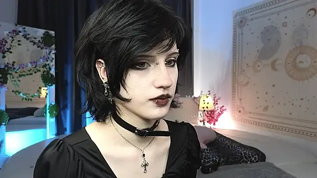 dark vamp  online show from 2, 3, 2025