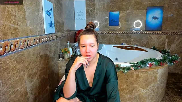 Snapshot of Mira_Karter chatting on 12, 1, 2025 Mira Karter online show from 12, 1, 2025