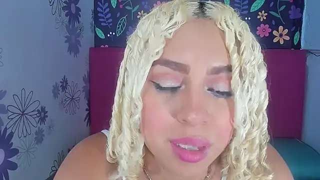 Lucy White   online show from 23, 9, 2025