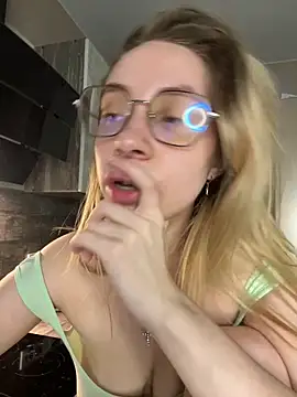 Snapshot of Kitty_Katrine chatting on 15, 5, 2026 Kitty Katrine online show from 15, 5, 2026
