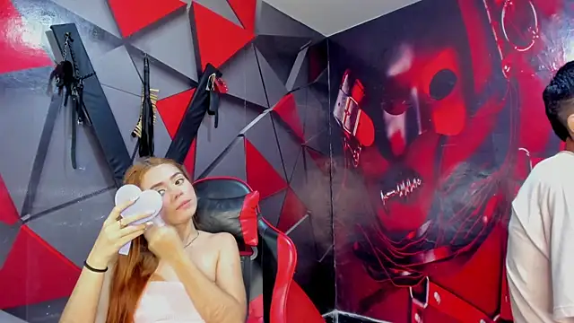 Hana and Zeta online show from 1, 12, 2025