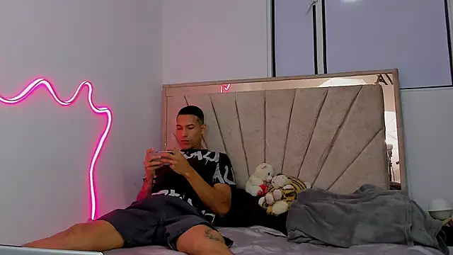 Hana and Zeta online show from 3, 3, 2026