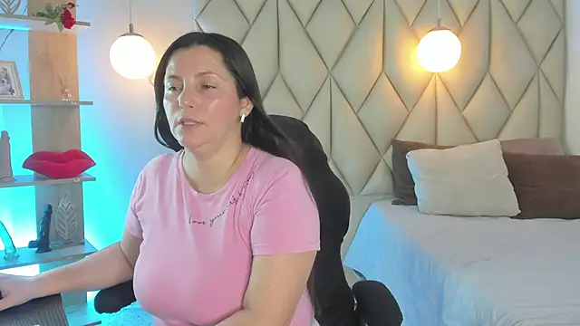 Snapshot of angelswets chatting on 13, 5, 2026 angelswets online show from 13, 5, 2026