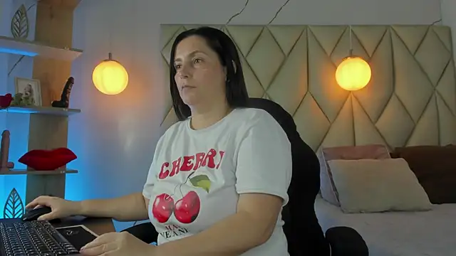 angelswets online show from 7, 4, 2026