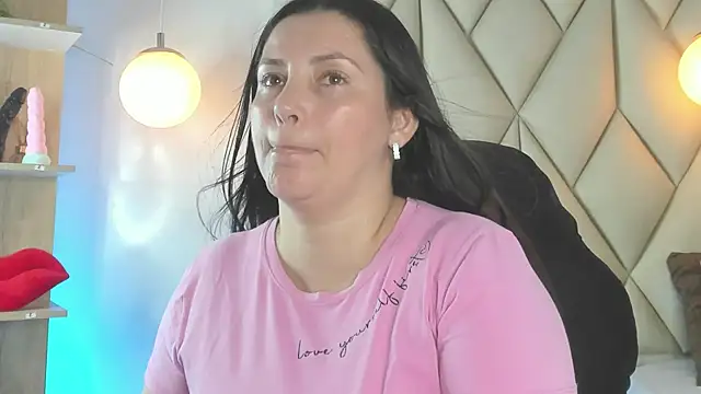 Snapshot of angelswets chatting on 24, 4, 2026 angelswets online show from 24, 4, 2026
