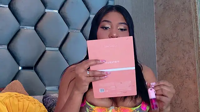 Snapshot of VanessaGlenn chatting on 1, 7, 2026 VanessaGlenn online show from 1, 7, 2026
