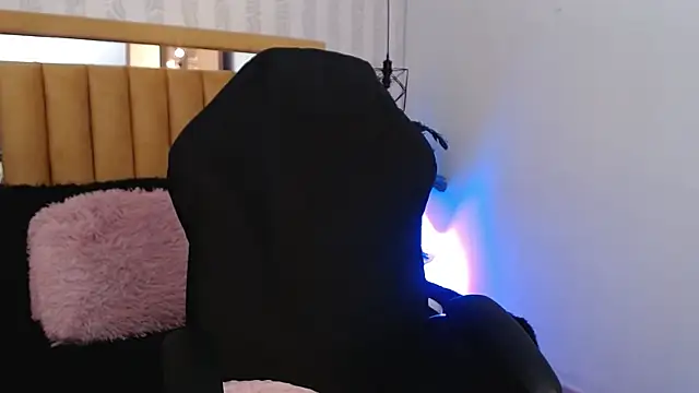 pettit courtny online show from 4, 11, 2025