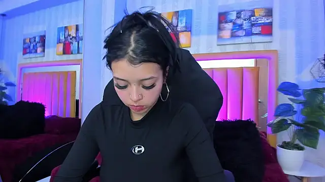 Snapshot of pettit_courtny chatting on 4, 12, 2025 pettit courtny online show from 4, 12, 2025