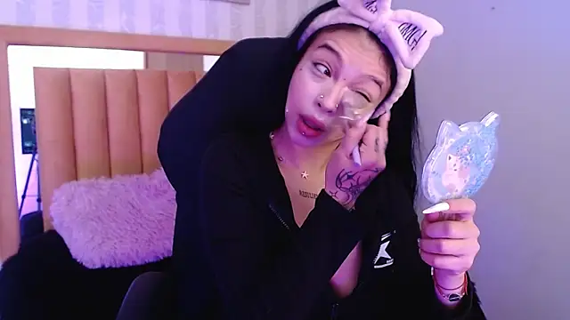 pettit courtny online show from 31, 10, 2025