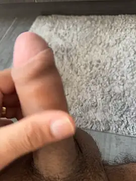 Snapshot of Pussylover_32 chatting on 13, 11, 2025 Pussylover 32 online show from 13, 11, 2025