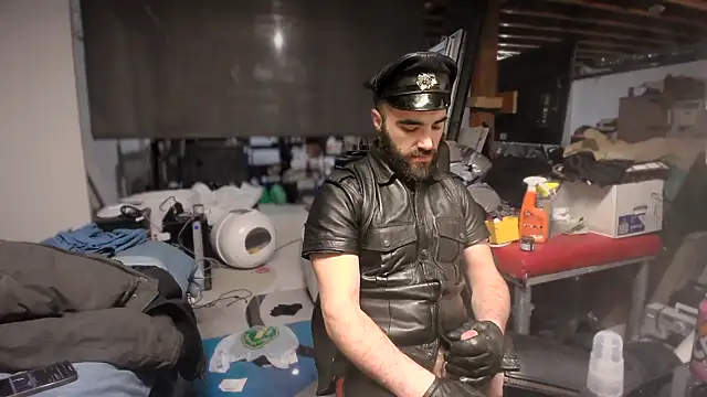 leatherpupmtl online show from 16, 12, 2024