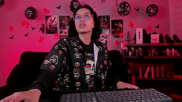 lilith-deveraux online show from 24, 11, 2025