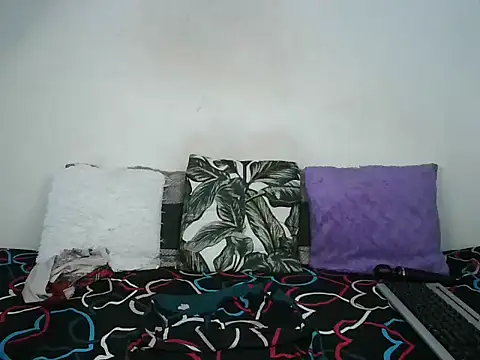 Thickqueenxxx online show from 18, 4, 2026