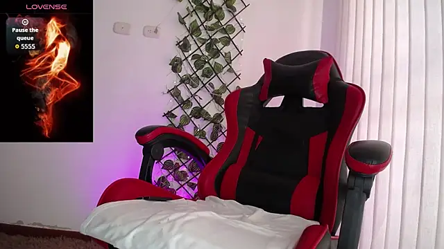 Snapshot of darkviper26 chatting on 7, 11, 2025 darkviper26 online show from 7, 11, 2025