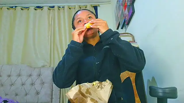 Samary thomas online show from 2, 4, 2026