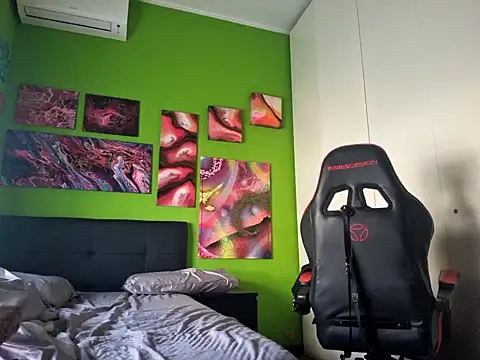 Snapshot of MASTERBULLY chatting on 10, 10, 2025 MASTERBULLY online show from 10, 10, 2025