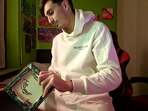 Snapshot of MASTERBULLY chatting on 31, 10, 2025 MASTERBULLY online show from 31, 10, 2025