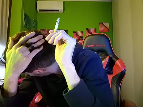 Snapshot of MASTERBULLY chatting on 21, 11, 2025 MASTERBULLY online show from 21, 11, 2025