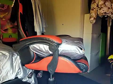 Snapshot of MASTERBULLY chatting on 29, 11, 2025 MASTERBULLY online show from 29, 11, 2025