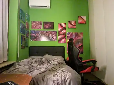 Snapshot of MASTERBULLY chatting on 9, 10, 2025 MASTERBULLY online show from 9, 10, 2025