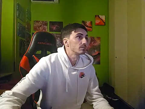 Snapshot of MASTERBULLY chatting on 16, 11, 2025 MASTERBULLY online show from 16, 11, 2025