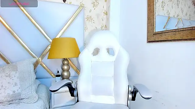 Snapshot of KimRusso_ chatting on 20, 12, 2024 KimRusso online show from 20, 12, 2024