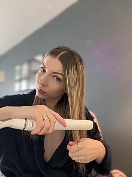 Mia Ethan online show from 4, 4, 2026