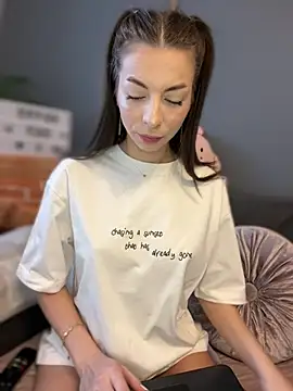 Mia Ethan online show from 11, 2, 2025